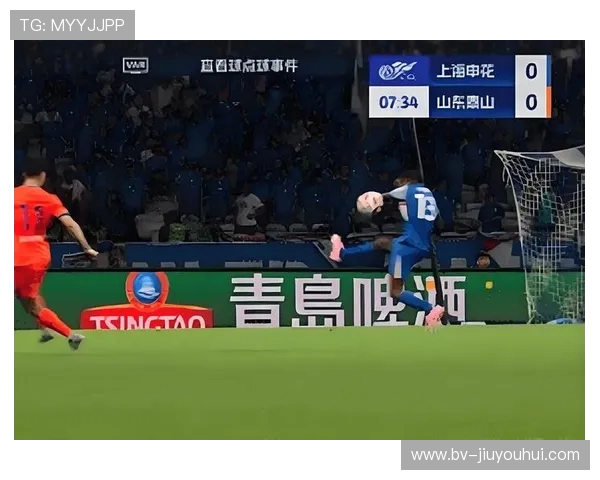 昨晚足球裁判判罚引发热议 球迷专家各执一词赛场公正再受关注