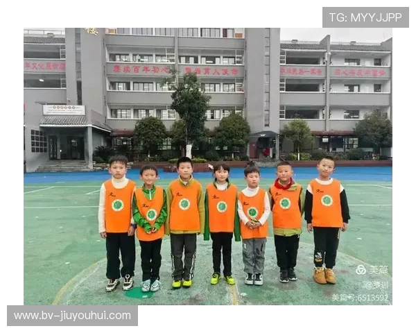 张姓小朋友在足球场上的精彩表现展现了勇气与团队合作精神